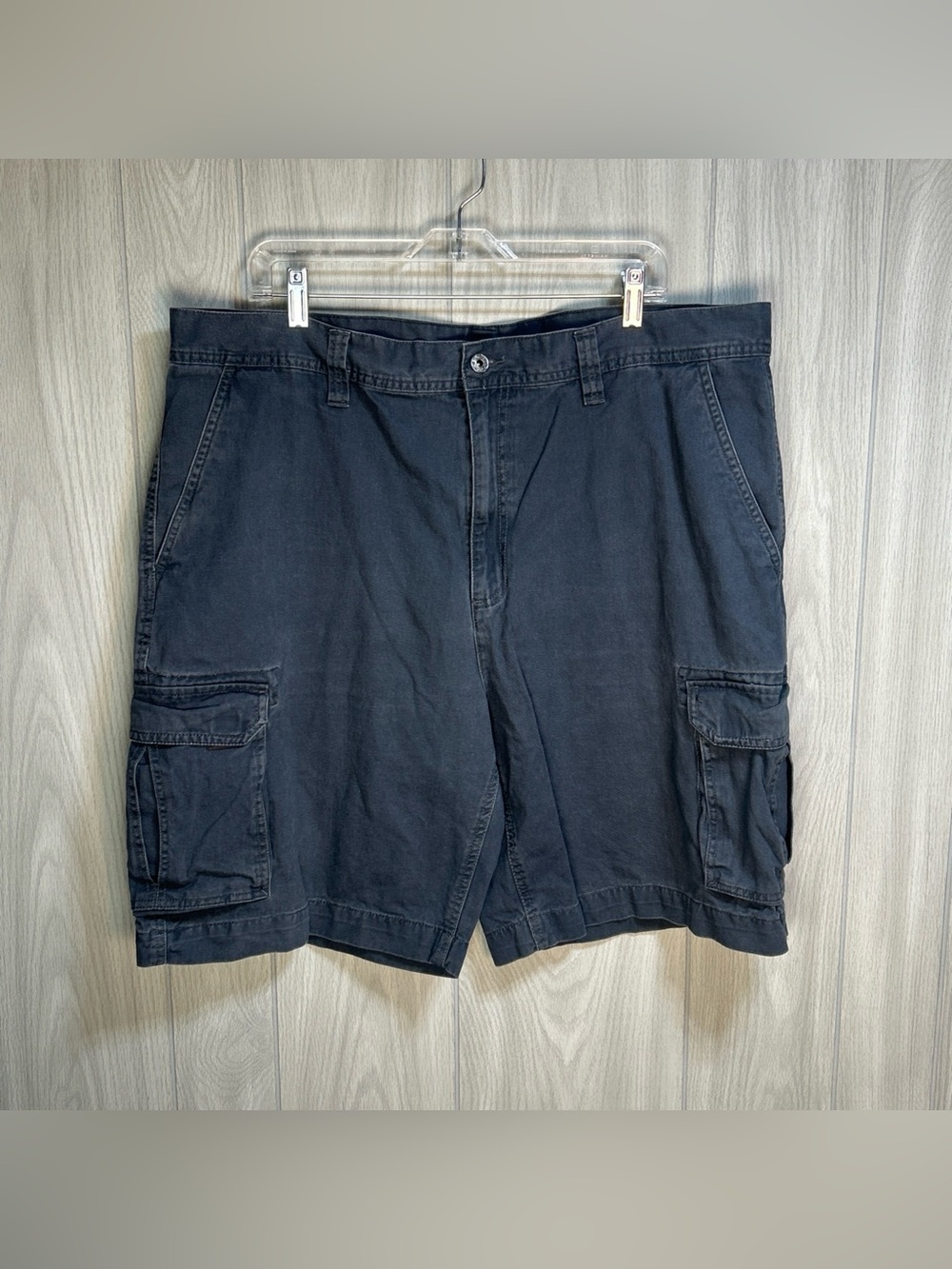 Falls Creek Men’s Gray Cargo Shorts Size 42